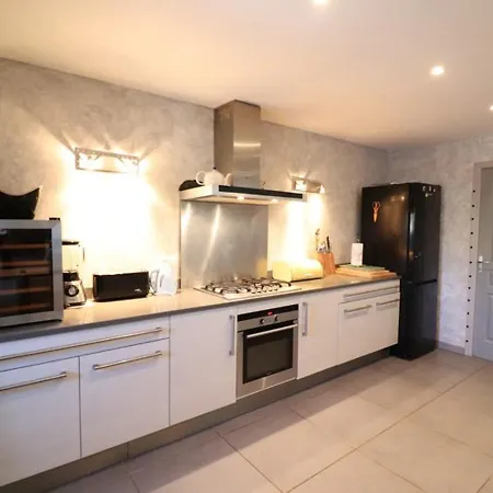 Дом отдыха Maison De Montagne Renovee, 12 Pers, Prat De Bouc Prox., 6 Ch, Internet, Terrain, Loisirs Varies - Fr-1-742-63 *