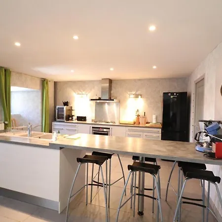 Maison De Montagne Renovee, 12 Pers, Prat De Bouc Prox., 6 Ch, Internet, Terrain, Loisirs Varies - Fr-1-742-63 Дом отдыха Paulhac (Cantal)